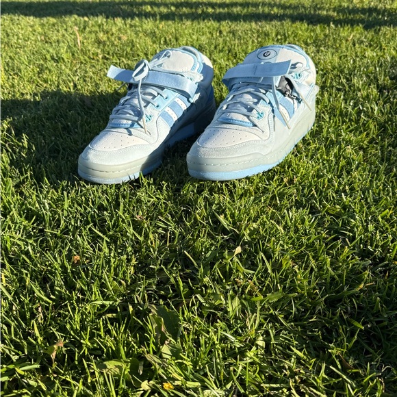 adidas x Bad Bunny Forum Buckle Low ‘Blue Tint’ - Picture 4 of 9